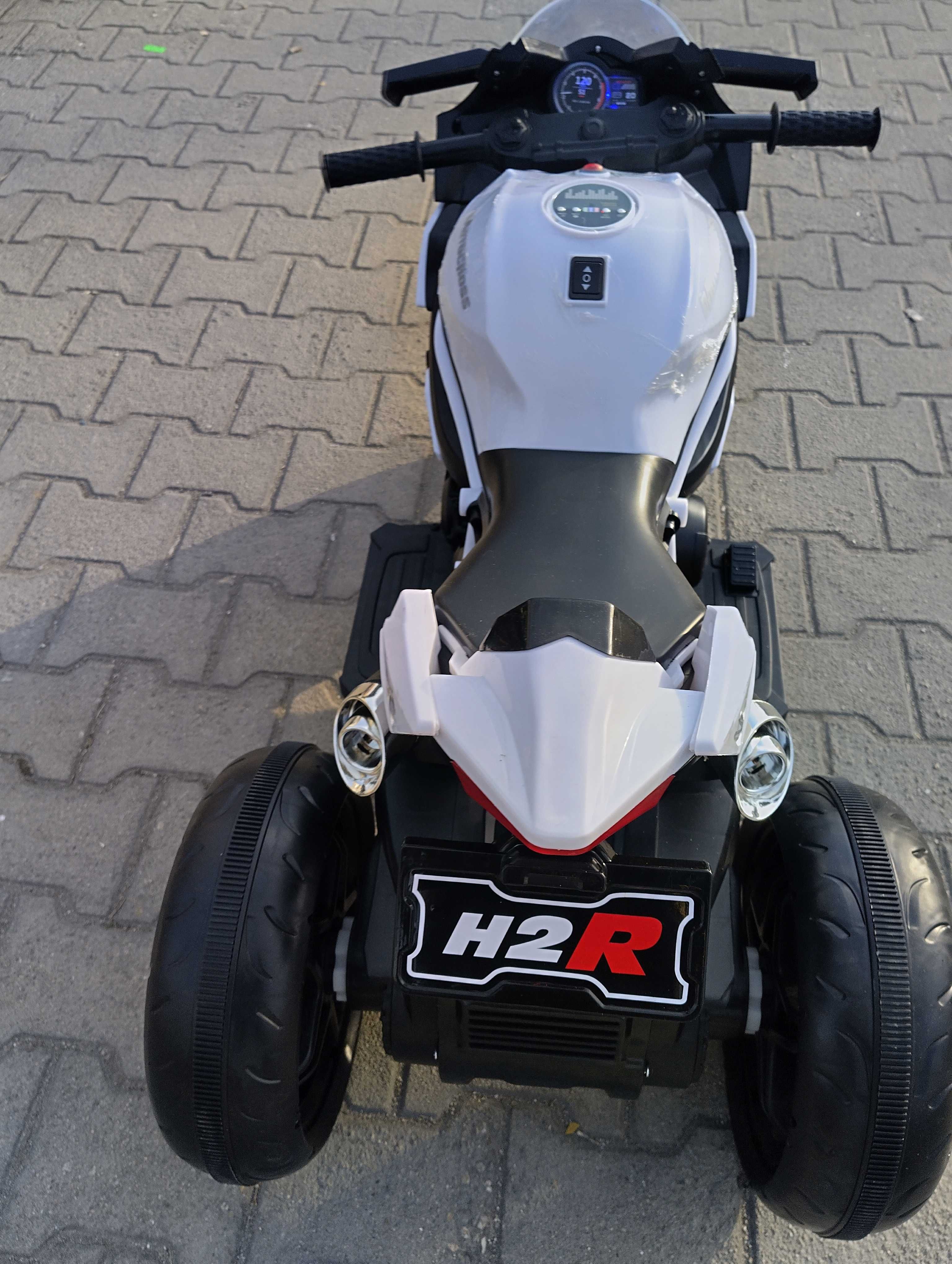 KAWASAKI акумулаторен мотор NINJA бял