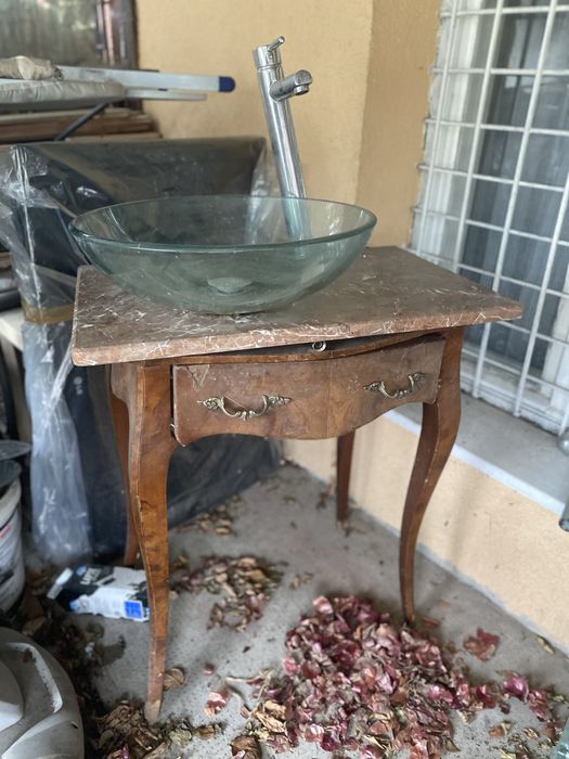 Chiuveta sticla blat marmura mobila cires