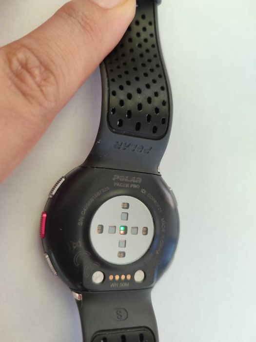 Smartwatch Polar Pacer PRO cu folie, cablu incarcare, bratara, cutie