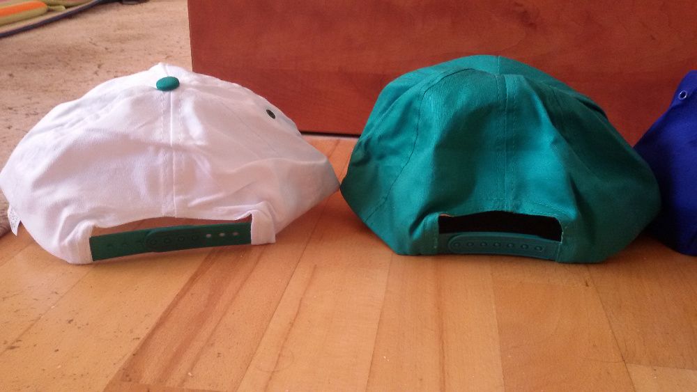 шапка бейзболни с козирка