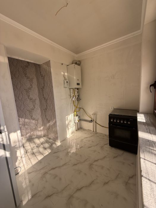 Срочно!Продаётся квартира под офис в кирпичном доме.