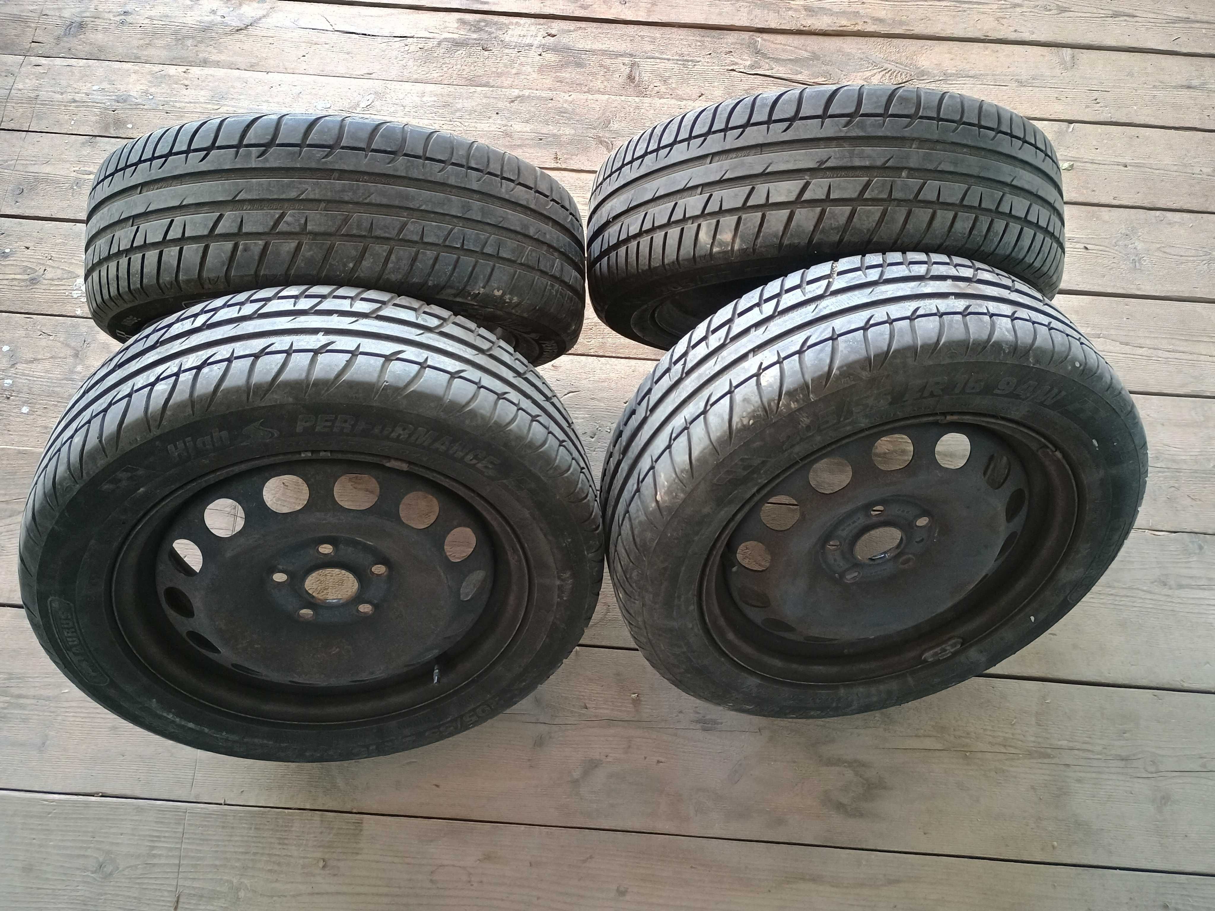 4 Roti cu cauciucuri Taurus de vara aproape noi 205/155/16 -1000 ron