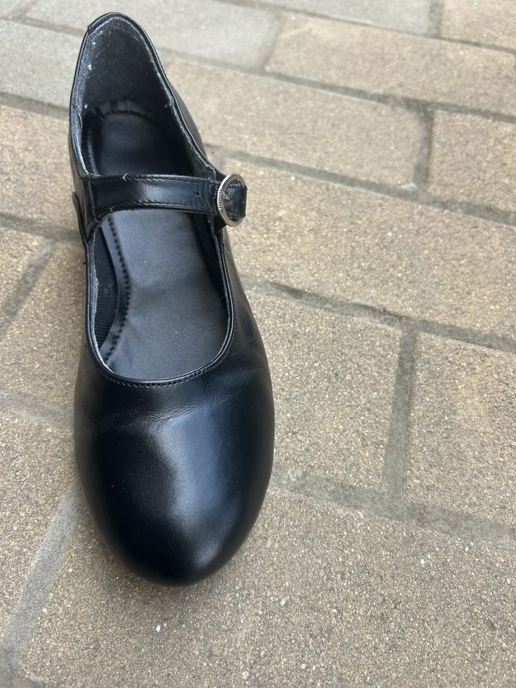 Скарпини за народни танци