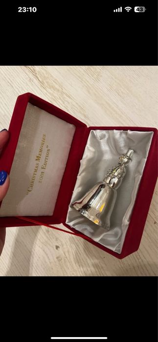 Decoratiune om de zapada suflata cu argint