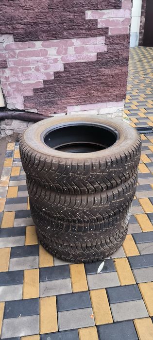 В Астане. Продам шины зимние с шипами