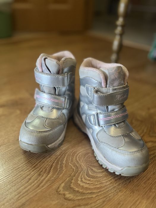 Продам зимнюю детскую обувь