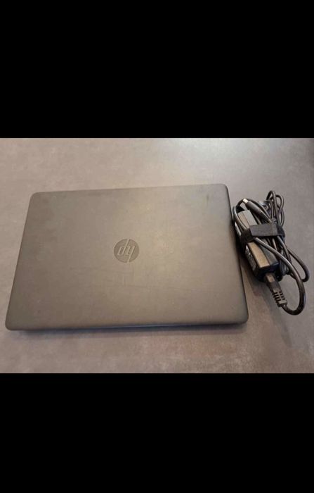 Vand leptop si casti gaming