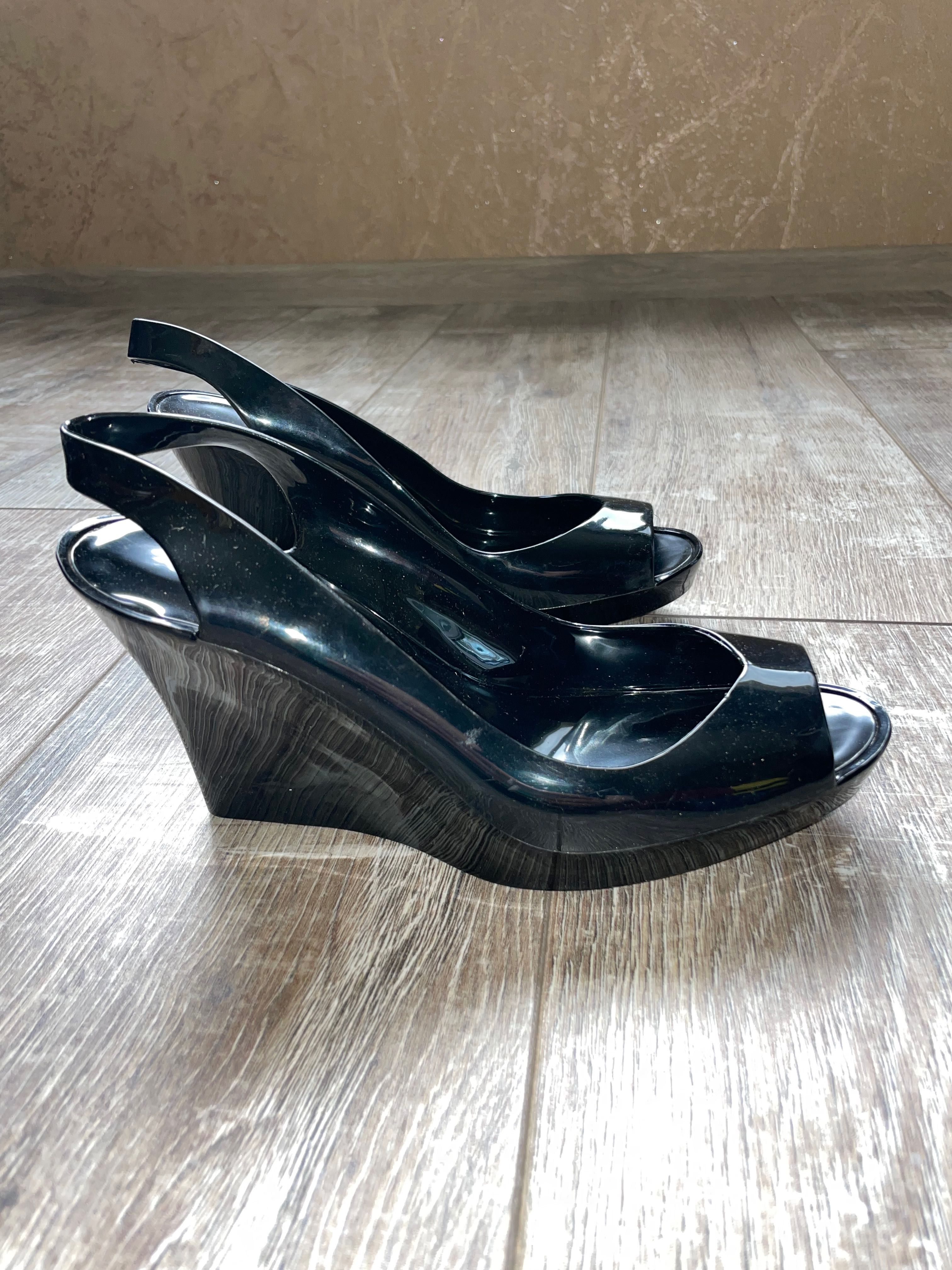 Нови черни силиконови сандали на платформа 40 номер Kartell