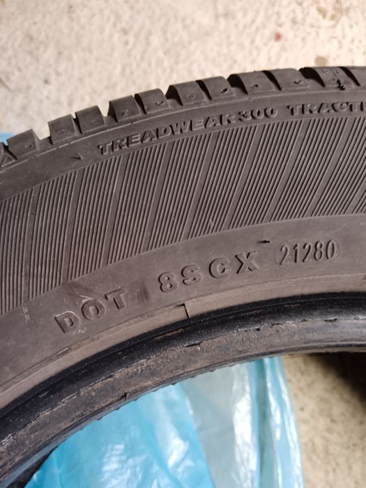 Vând cauciucuri pe 14