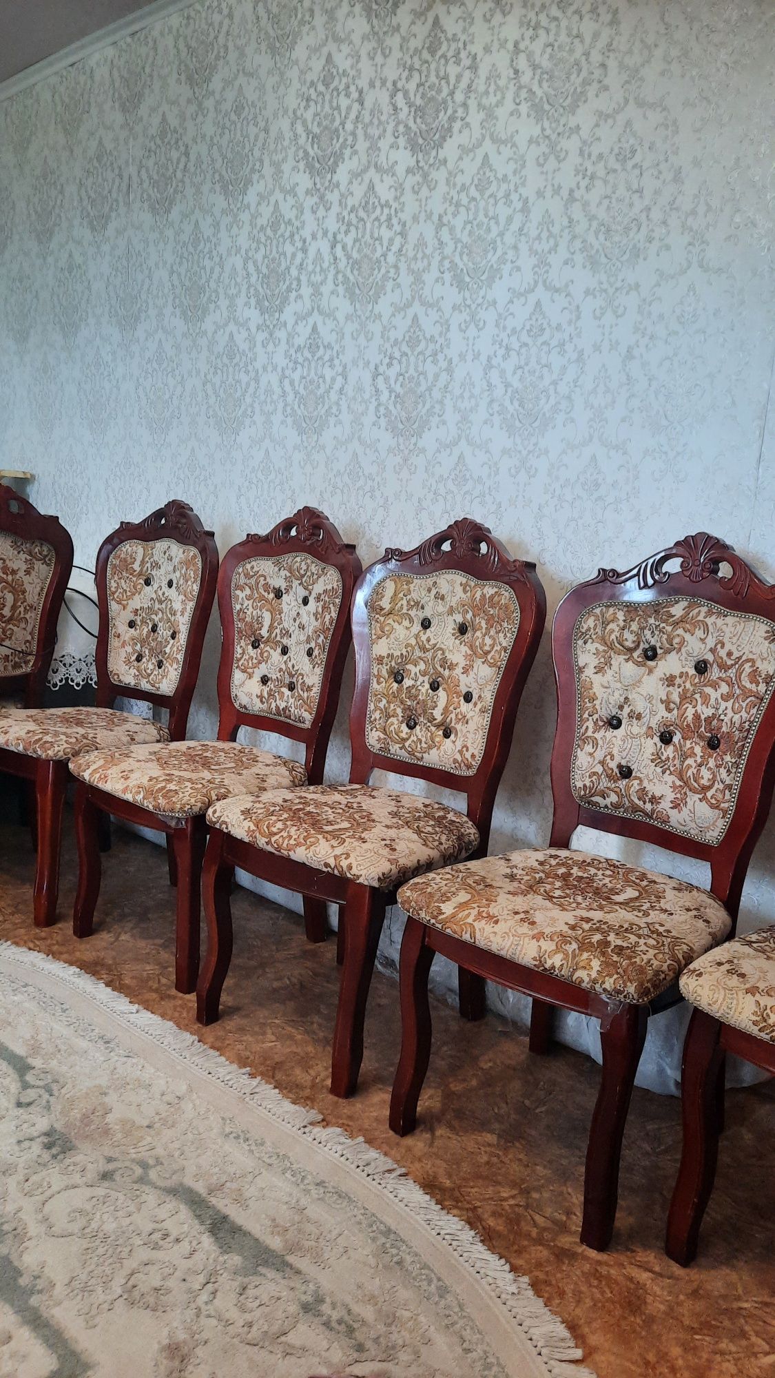 Комплект мебели, стол и стулья