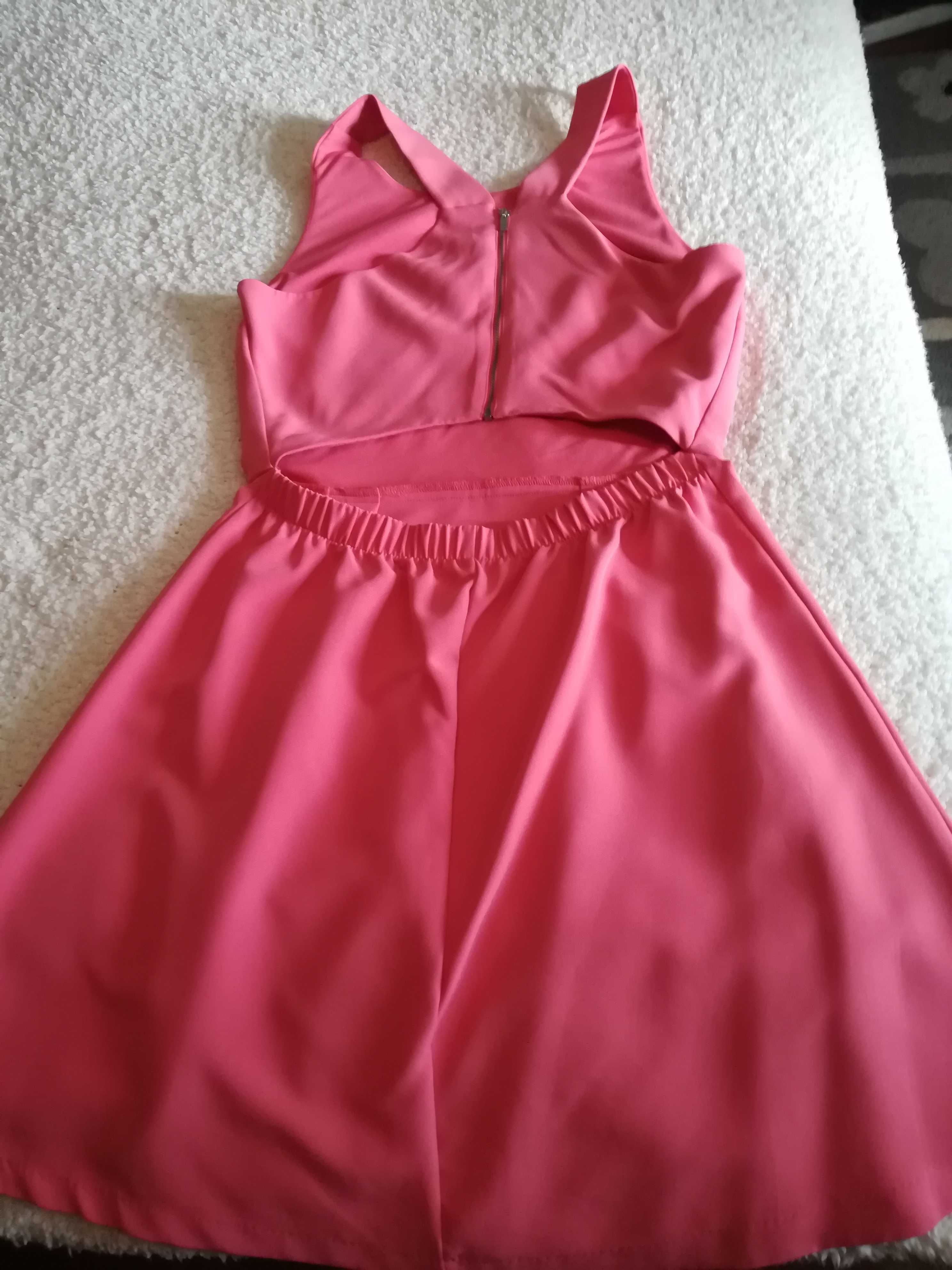 Къса дамска розова рокля на Reserved