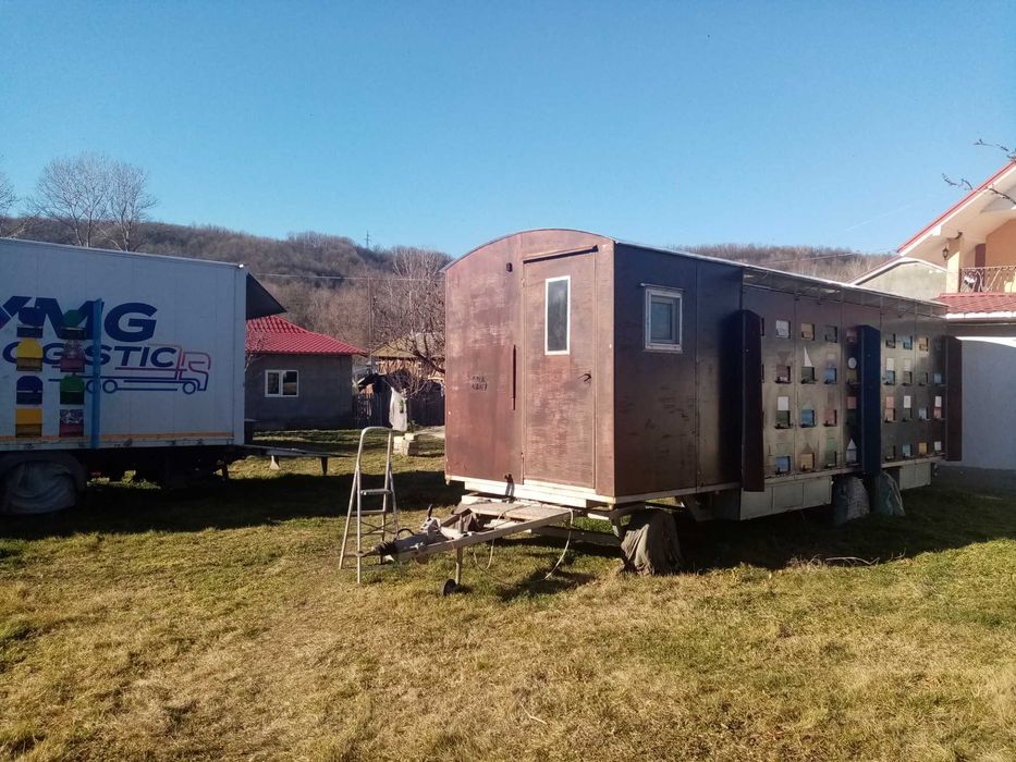 Vând pavilion apicol remorca