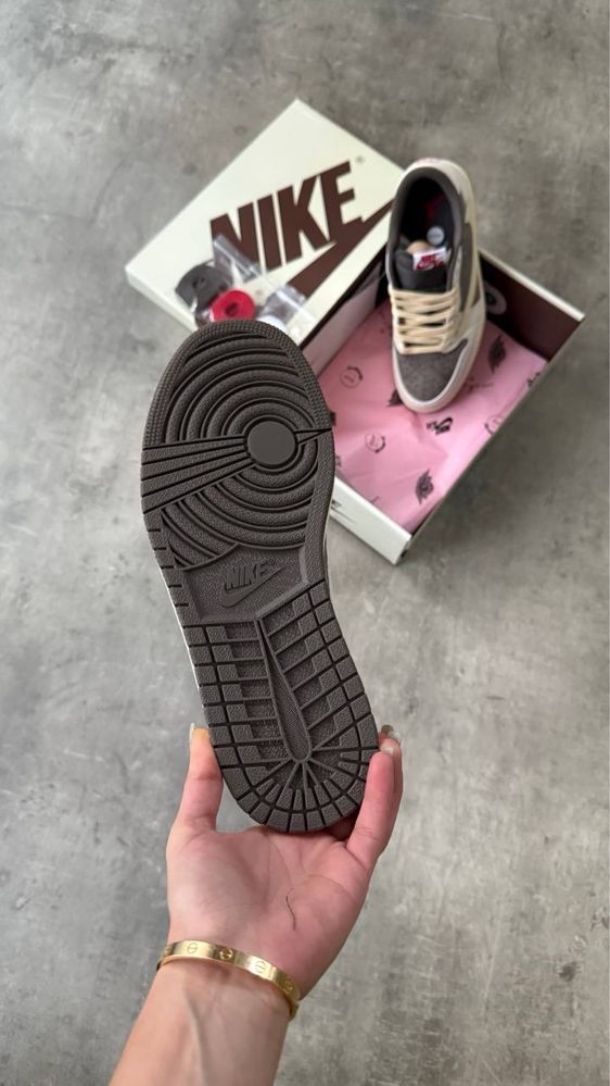 Air Jordan 1 Low Travis Scott “Reverse Mocha”