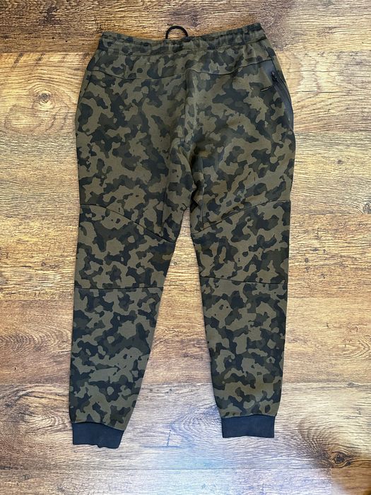 Nike tech fleece green camo joggers Оригинален! CJ5981-222