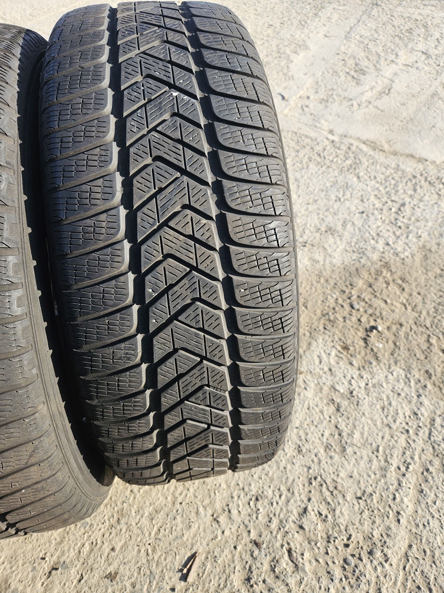 Vând 4 anvelope m+s 235/60/18 235/60r18 PIRELLI