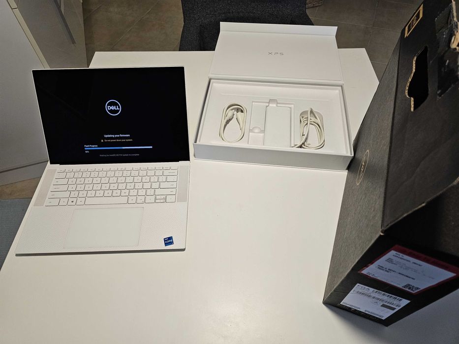 Лаптоп DELL XPS 15 9510
