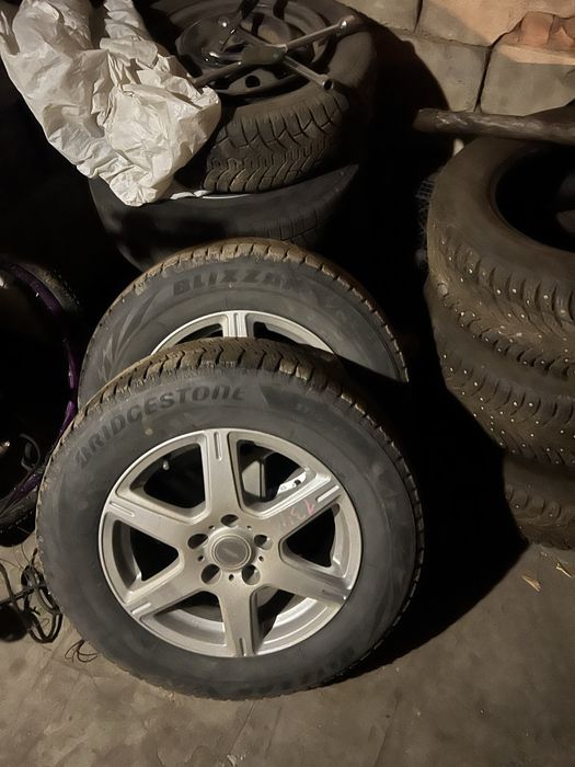 Продам комплек диски с шиноми зима