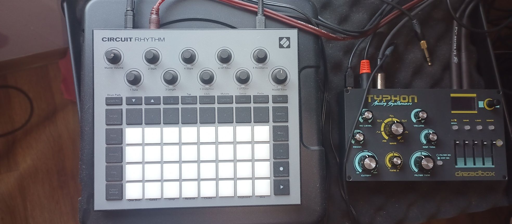 Грувбокс Novation Circuit Rhythm