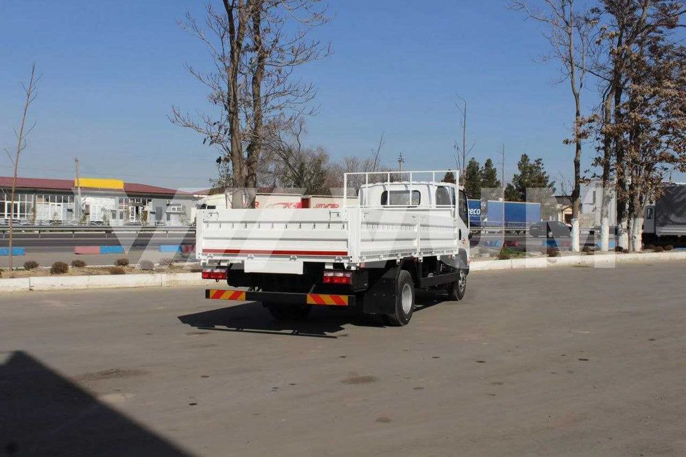 Бортовой фургон FAW Tiger V 4х2 объем кузова 11,2 куб