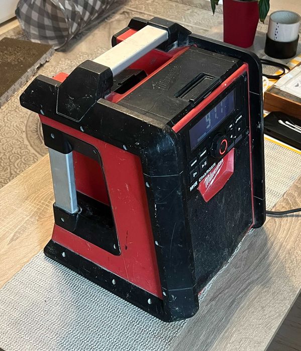 Milwaukee M18 RC radio charger santier 18V auditie puternica