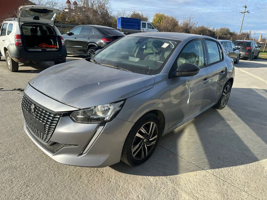 Peugeot 208 , puretech ,1,2 benzina turbo(Avariat)