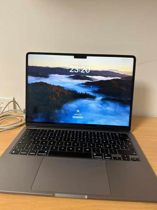 Apple Macbook M2 (2022)