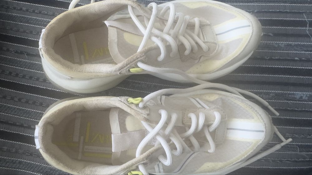 Детски спортни обувки ЗАРА и Найк