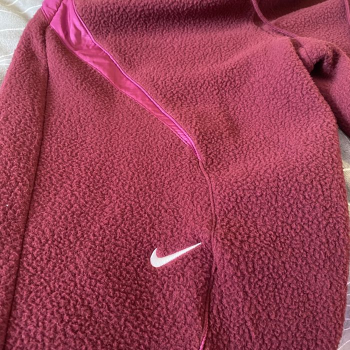 Pantaloni sport Nike dama deosebiti