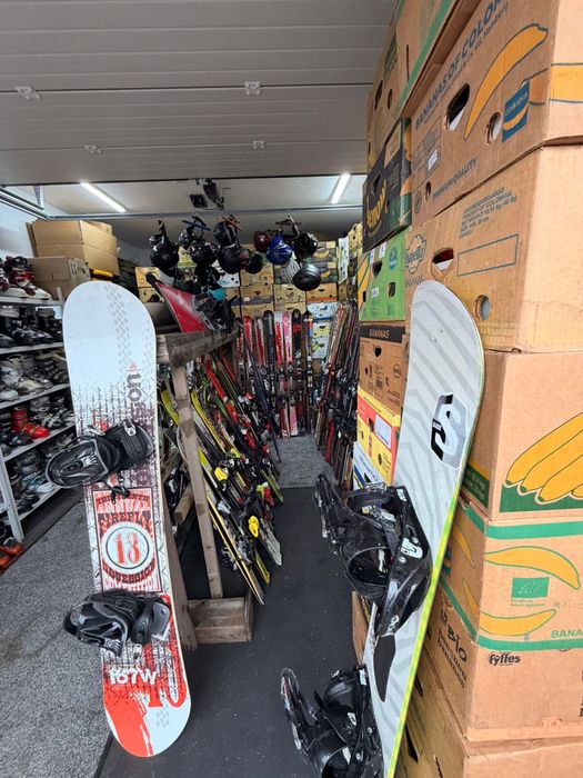 Vand skiuri/ snowboard si clapari inre 80 si 180 cm