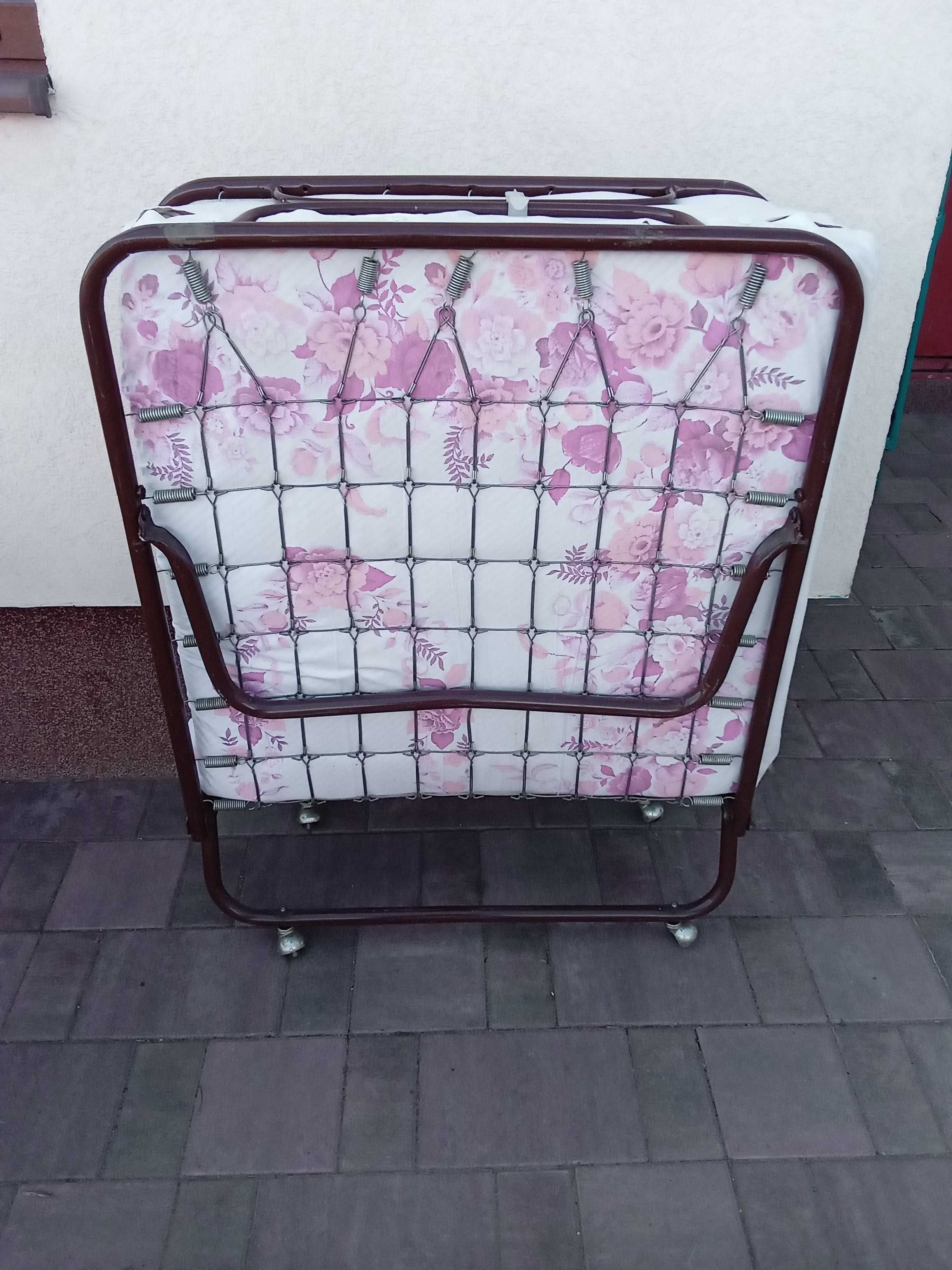 Pat pliant cu saltea 350 lei