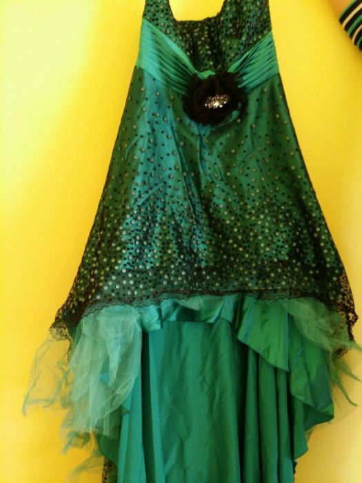 Vand  rochie eleganta lunga, verde cu dantela neagra