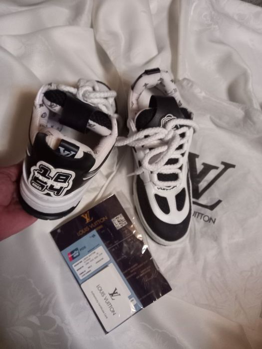 Adidasi noi LV marimea 39 unisex