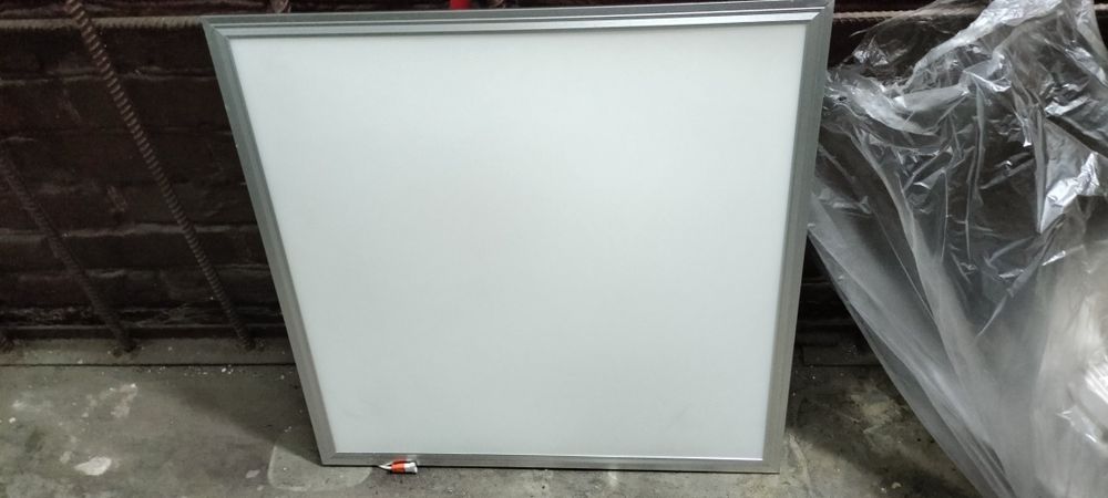Продам новые  потолочные светильники фирмы тексан.