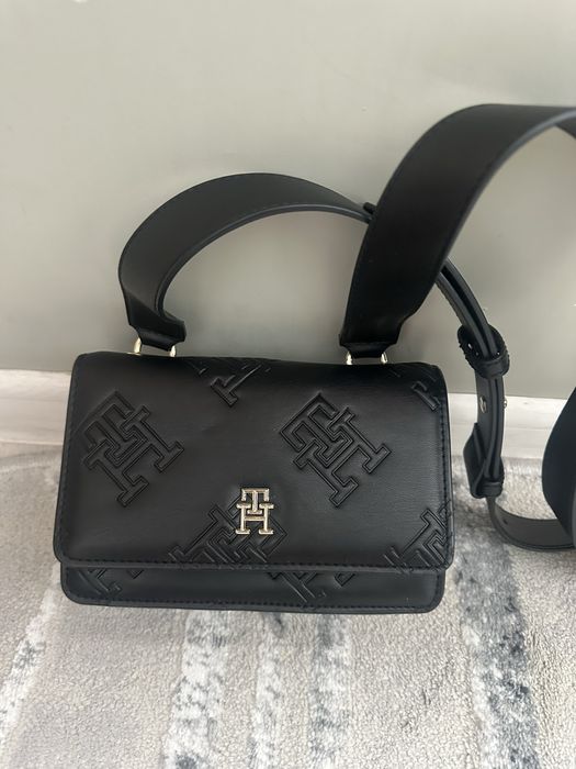 Нова и оригинална чанта на Tommy Hilfiger