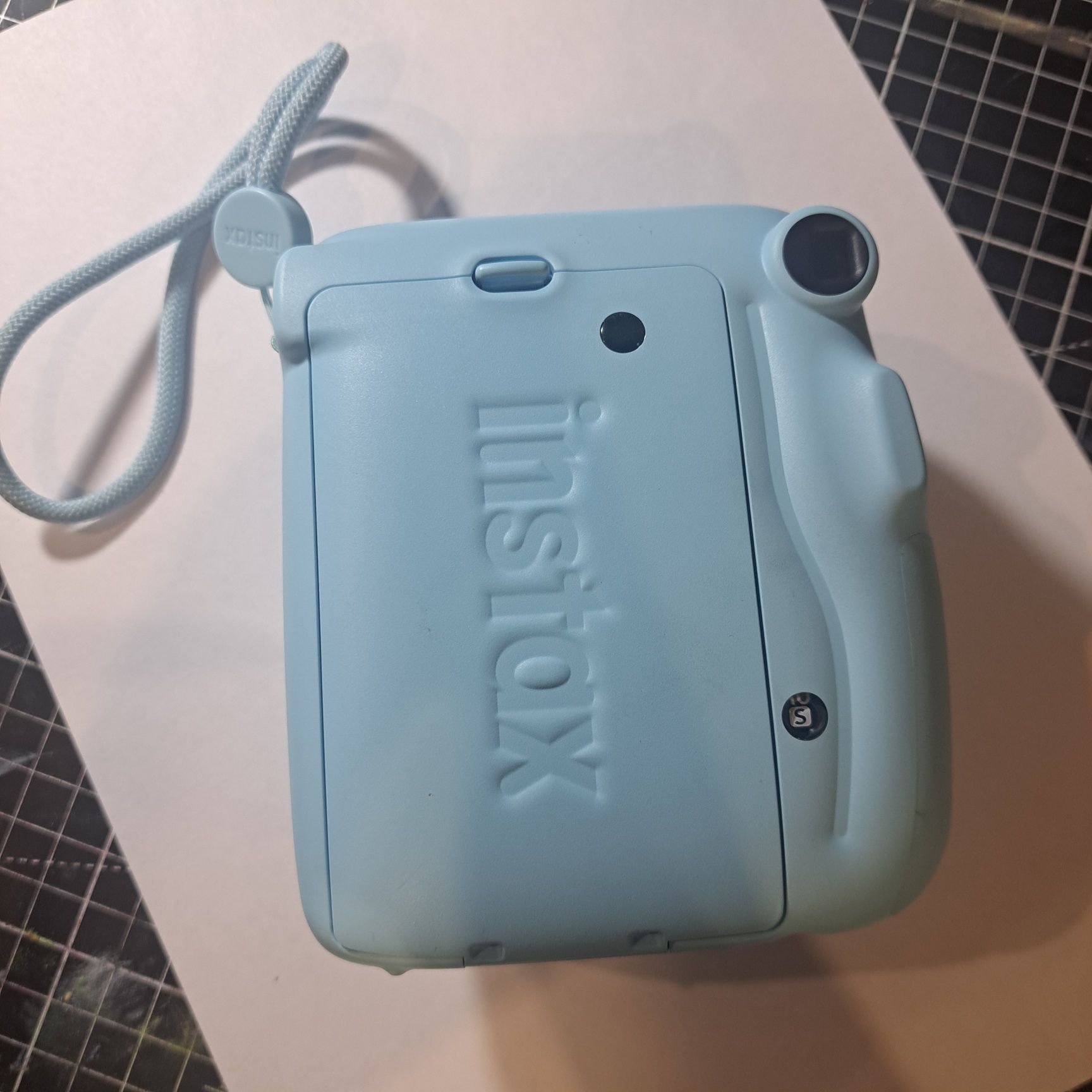 instax mini 11 в голубом цвете