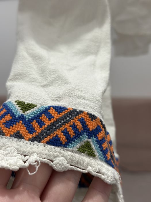 Ie pe panza de casa traditionala populara