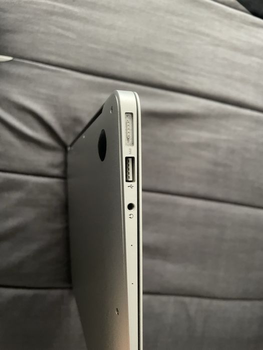 MacBook Air 13” Early 2015 – Перфектно състояние!
