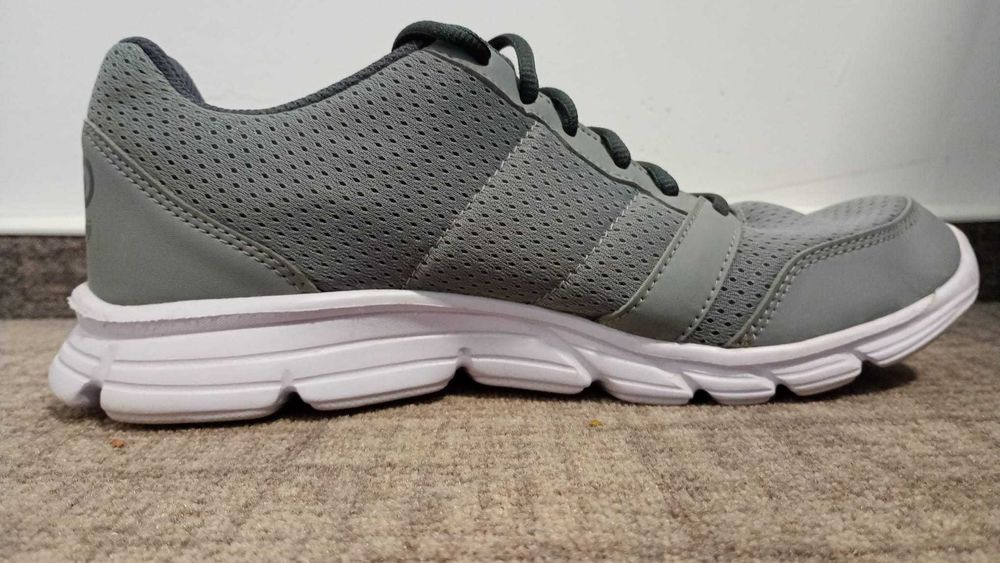 Adidasi decathlon nr.39