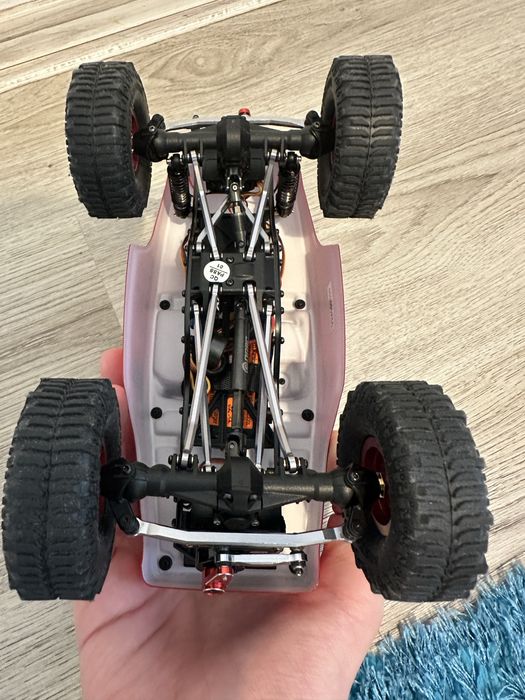 Machetă Off-road Crawler Axial SCX24 modificat