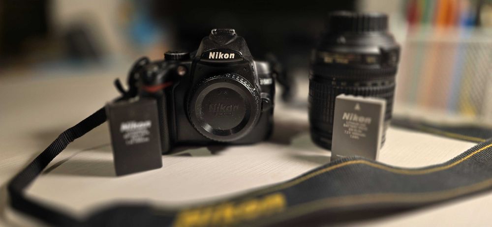 Nikon D5000 cu obiectiv Nikon 18-105mm DX