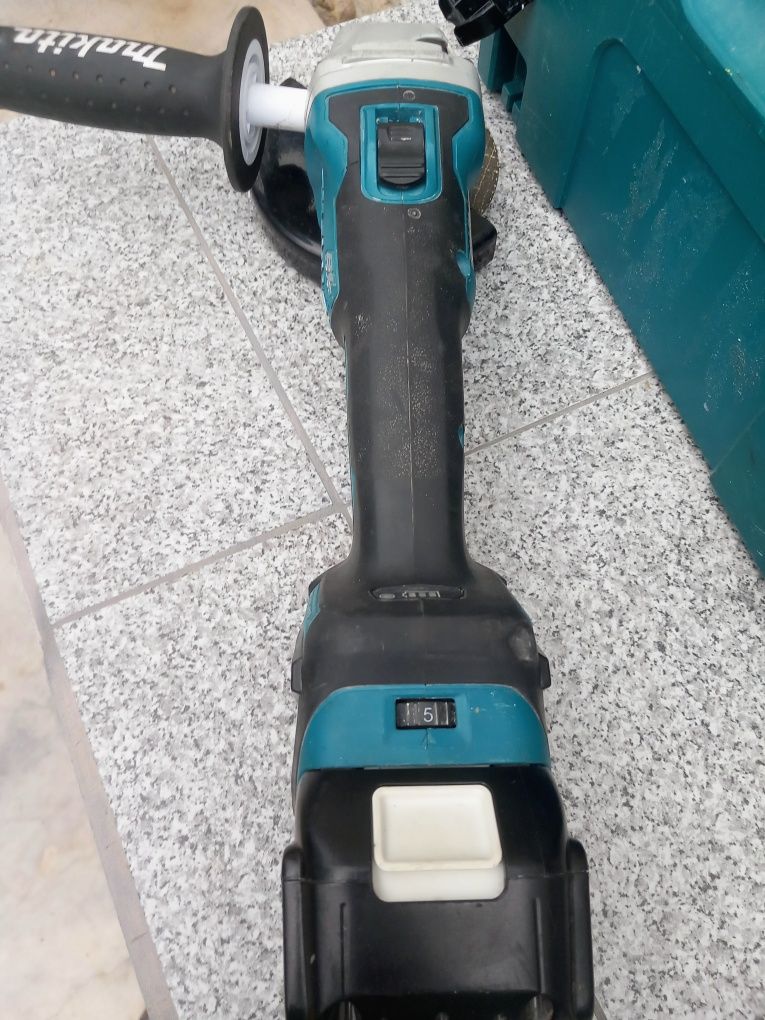 Makita DGA511 Ъглошлайф
