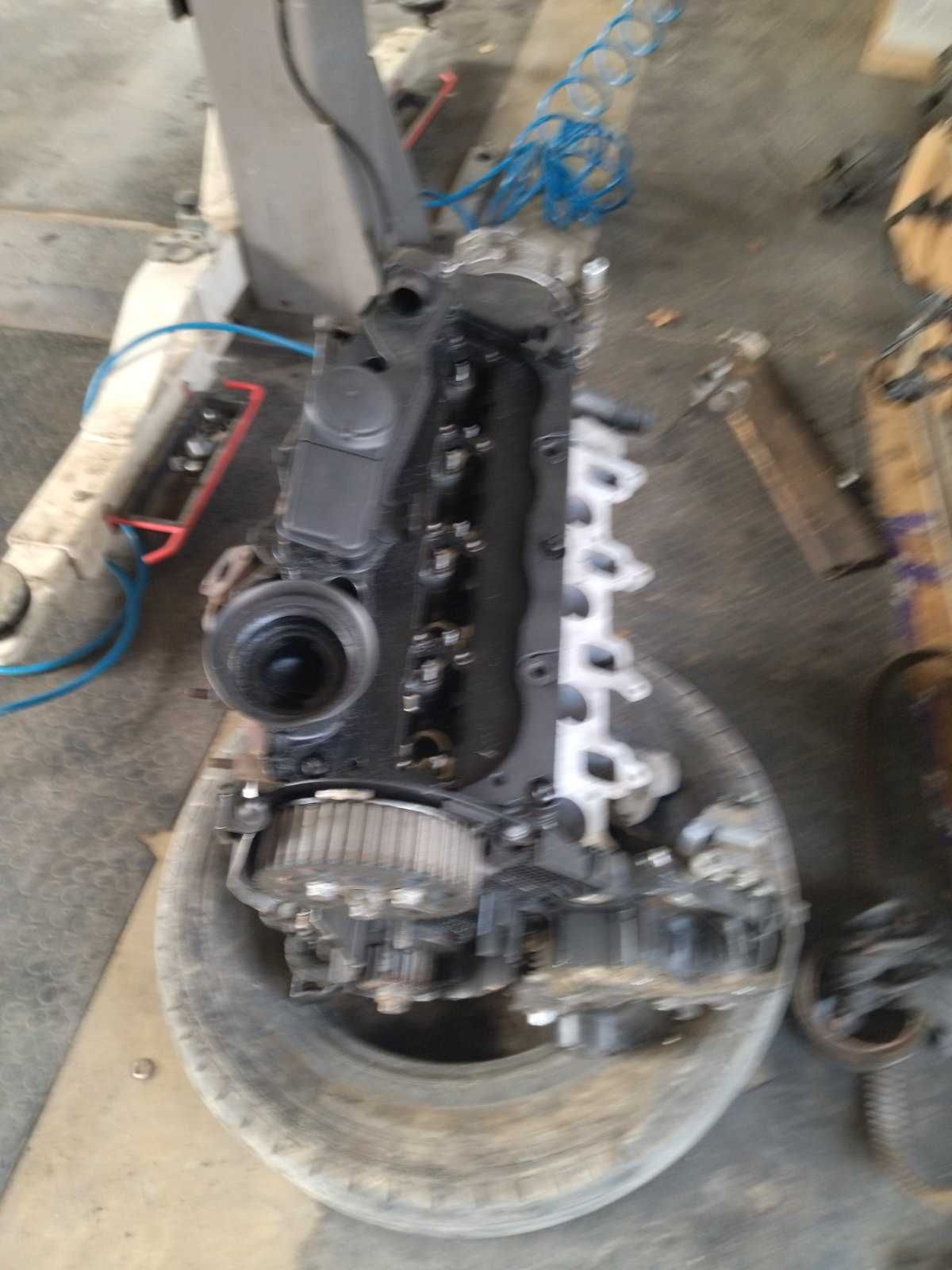 AUDI Q5 двигател 2.0