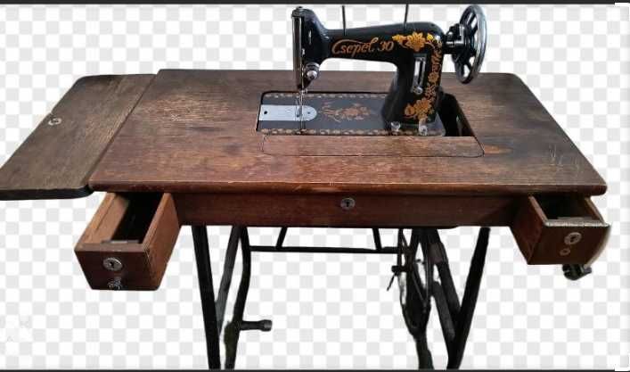 Шевна машина Csepel 30 в дървен шкаф