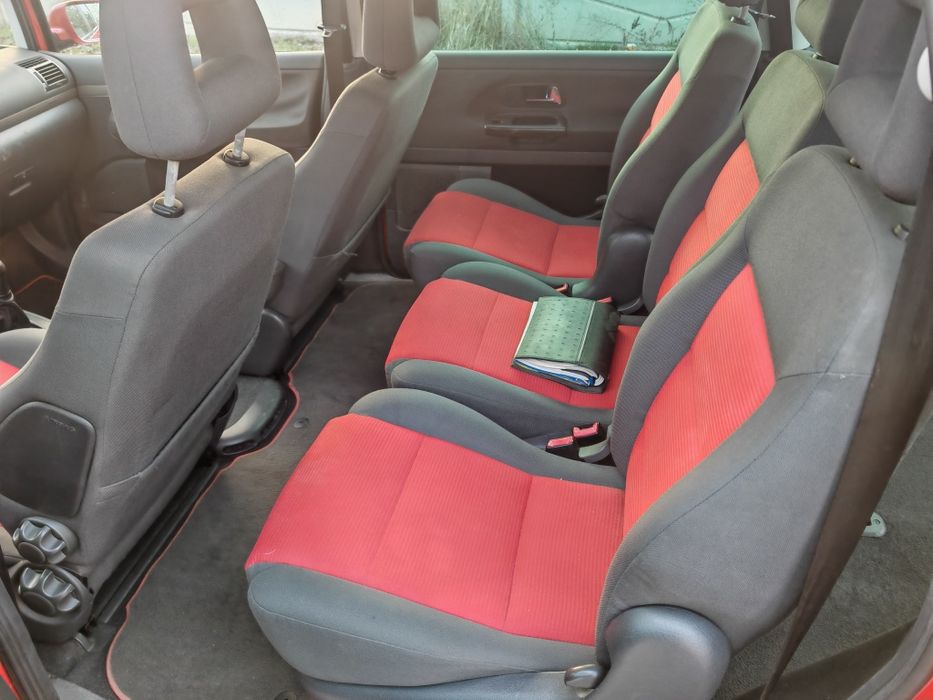 Vând Volkswagen Sharan 1.9 TDI 6+1 TREPTE