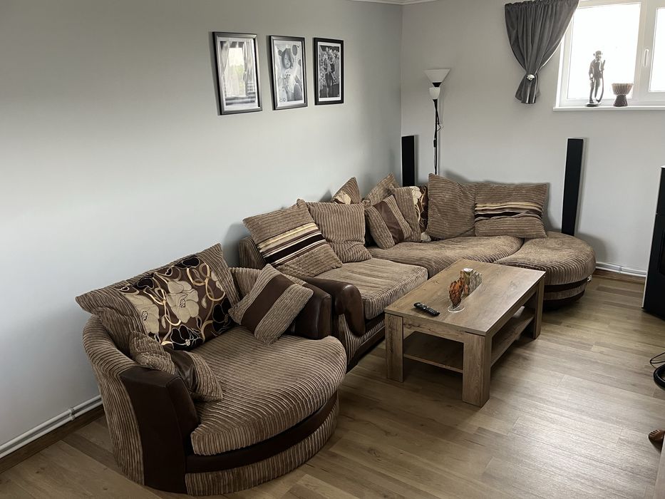 Продавам бежово-кафяв диван