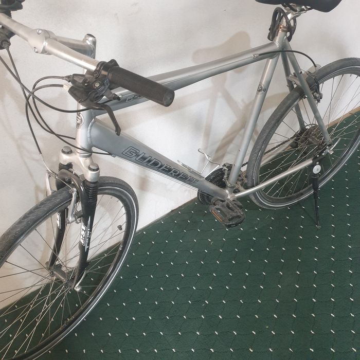 zudlik bilan velosiped sotiladi