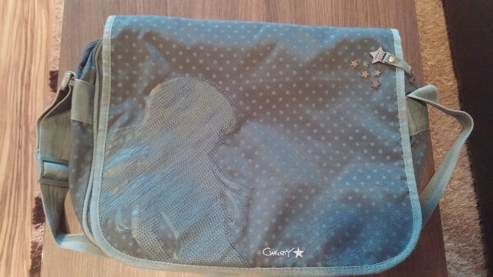 Чанта подходяща за лаптоп или училище