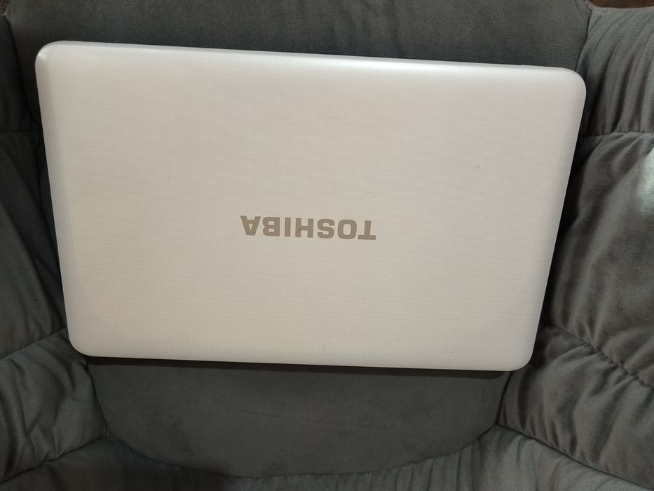 Лаптоп TOSHIBA C855-1N3