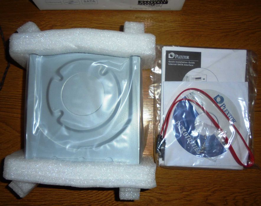 Vand un DVD/CD Writer Plextor PX-L890SA , nou