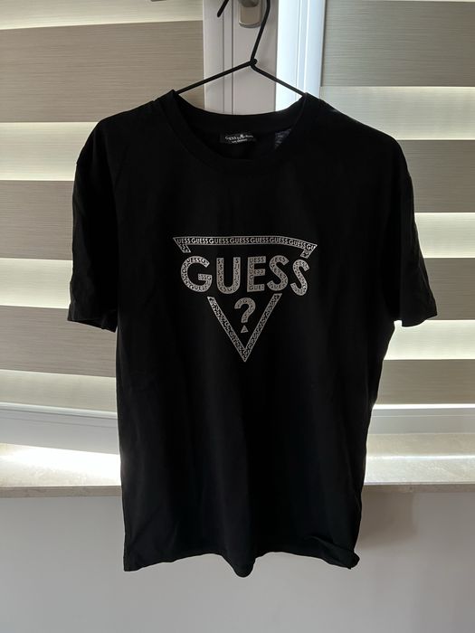 Тениска GUESS в черен цвят